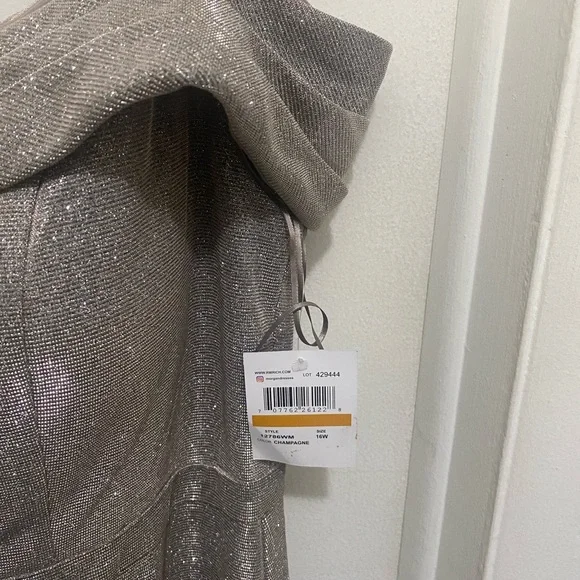 Morgan & Co. Dress - Picture 7 of 7